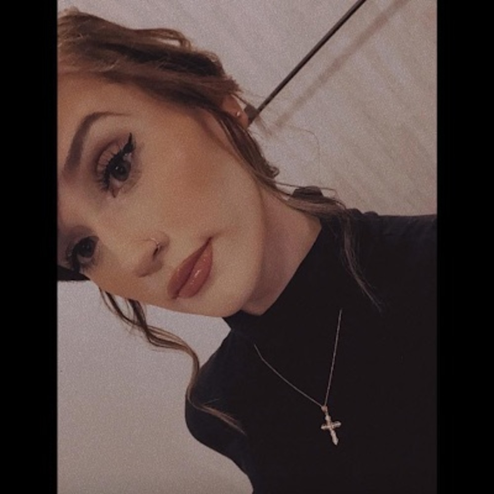 Meet your Posher, Cassandra